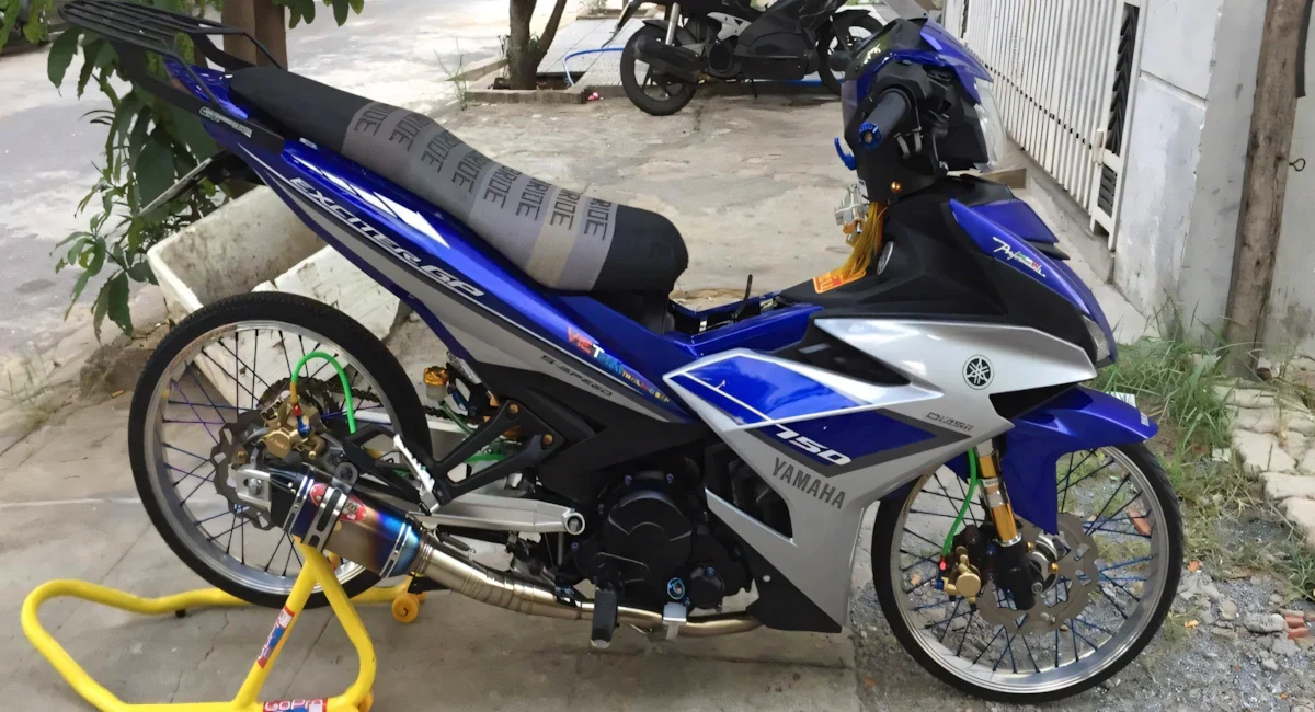 Cách 5: Mở khóa cho xe không có khóa nắp từ