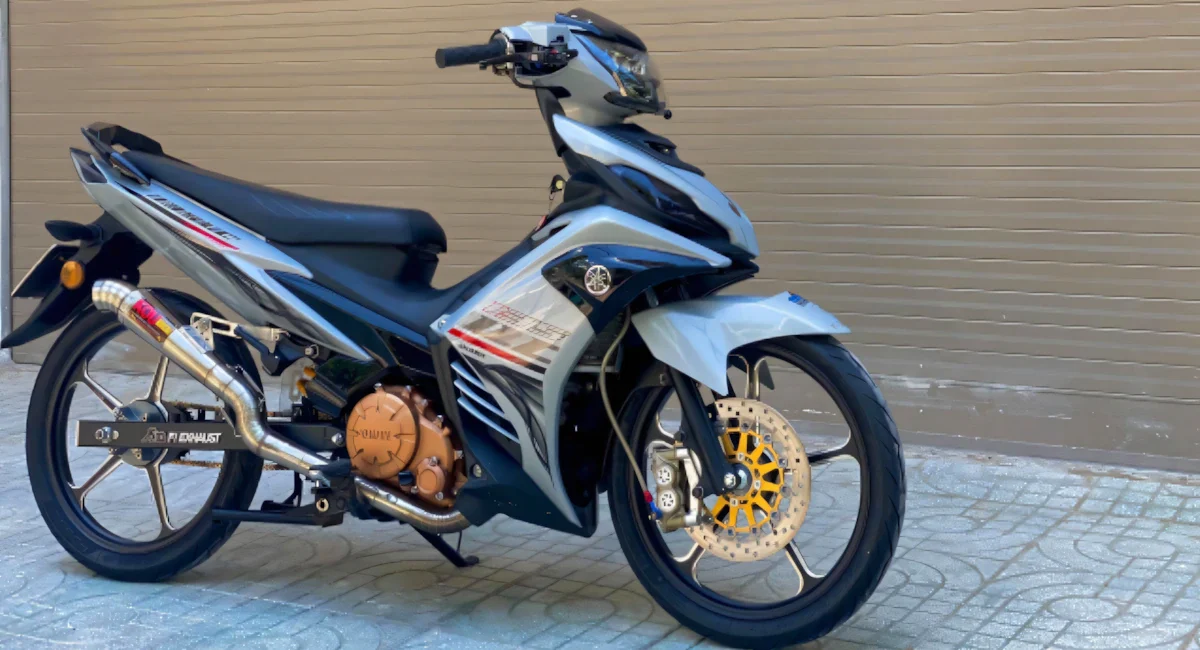 Exciter 135 có sử dụng khóa xăng tự động không và loại này có ưu điểm gì?