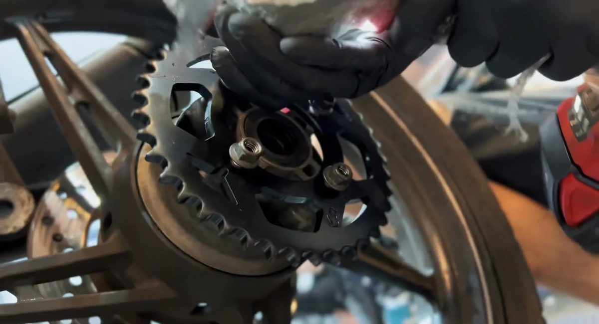 Giá thành nhông sên dĩa exciter 135 chính hãng Yamaha