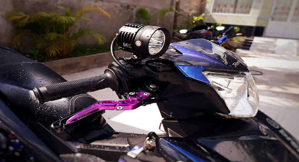 Hướng dẫn chi tiết các bước tháo đầu đèn Exciter 150