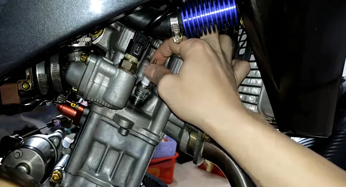 Vị trí bugi exciter 135 nằm ở đâu