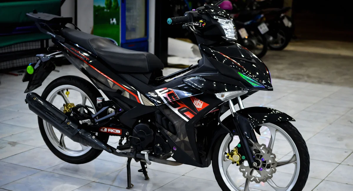 Khóa cổ Exciter 150 có dễ bị kẹt khi để lâu không sử dụng không?