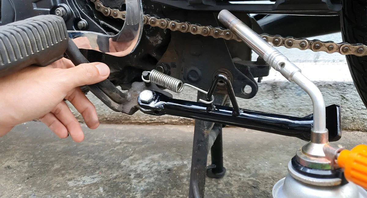 Nguyên nhân chân chống exciter 150 bị nghiêng