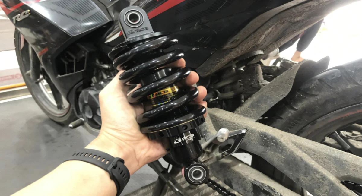 Những thắc mắc về phuộc trước sau exciter 150 giá bao nhiêu