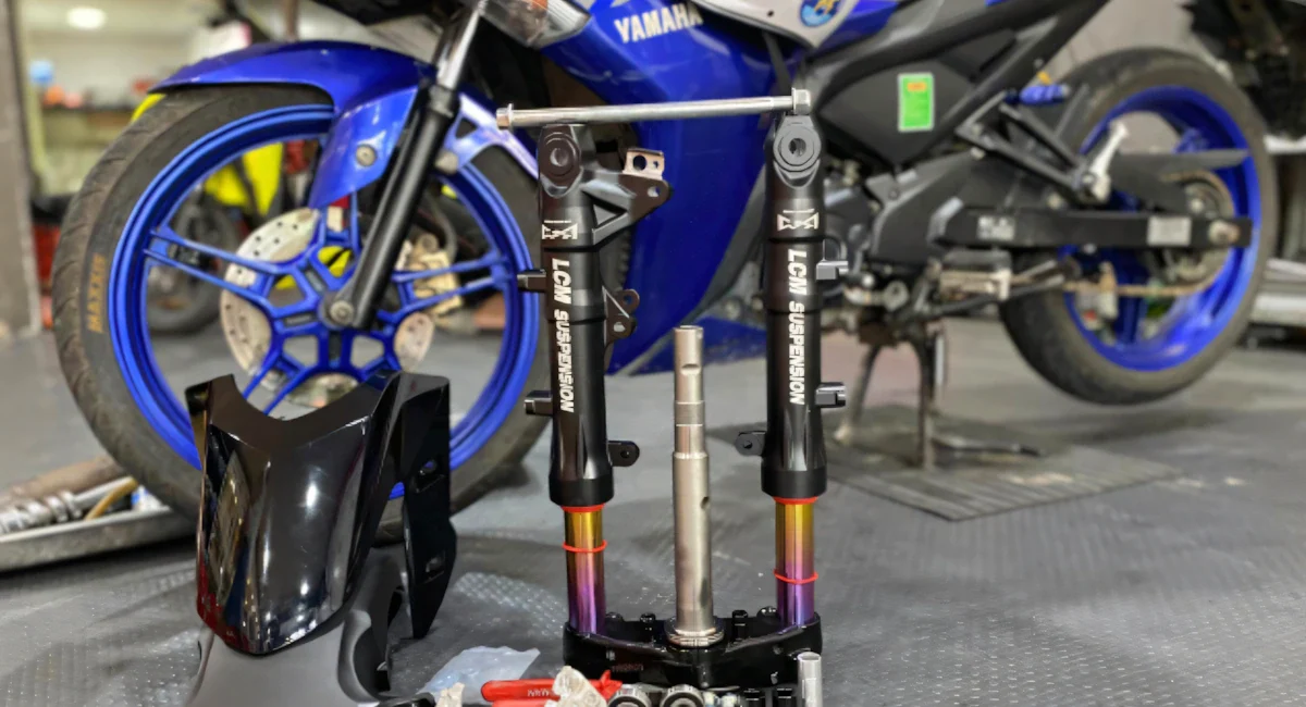Phuộc trước xe bị yếu, xì dầu